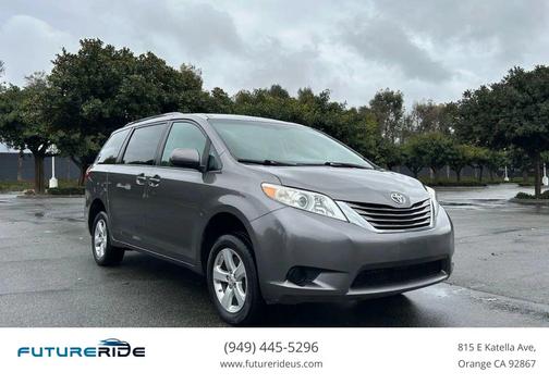 2016 Toyota Sienna LE