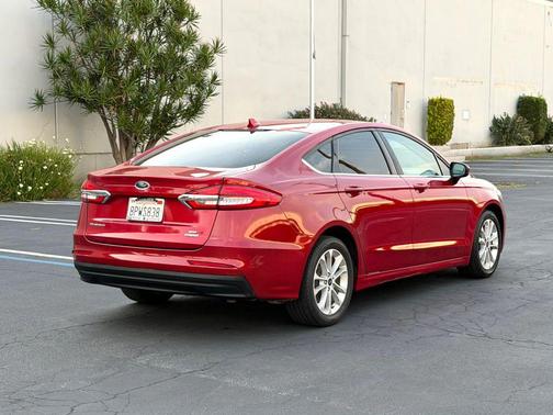 2020 Ford Fusion Hybrid SE