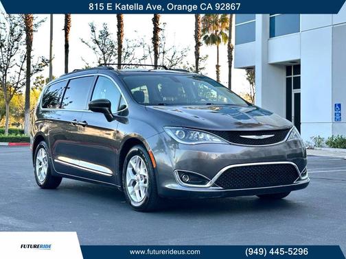 2017 Chrysler Pacifica Touring-L