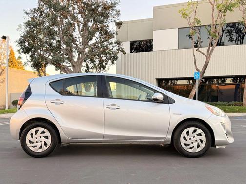 2016 Toyota Prius c Persona Series