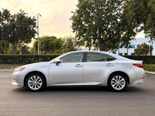 2013 Lexus ES 300h Base