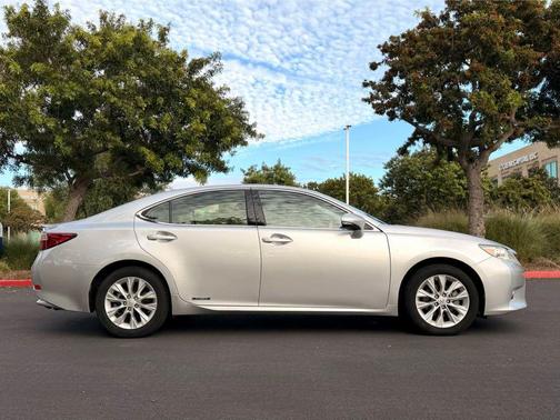 2013 Lexus ES 300h Base