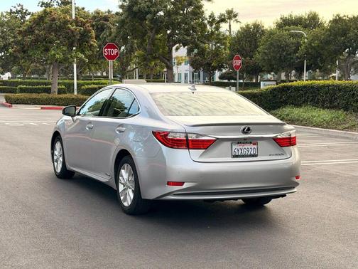 2013 Lexus ES 300h Base