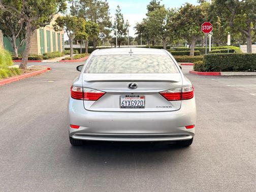 2013 Lexus ES 300h Base