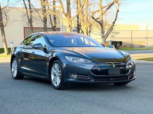 2015 Tesla Model S 85