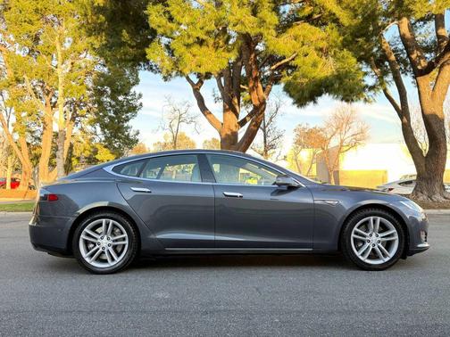 2015 Tesla Model S 85