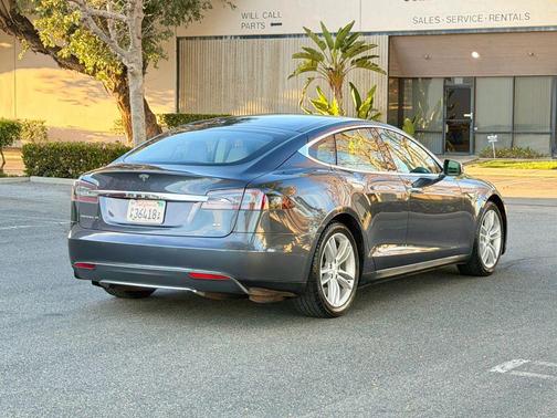 2015 Tesla Model S 85