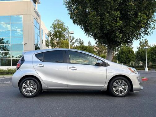 Classic Silver Metallic 2015 Toyota Prius c Two