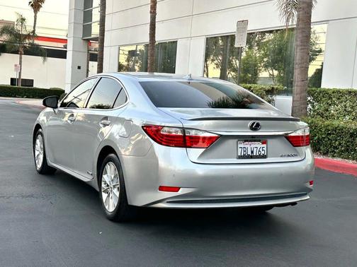 2013 Lexus ES 300h Base