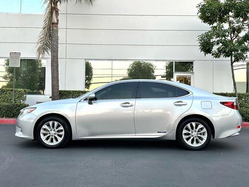 2013 Lexus ES 300h Base