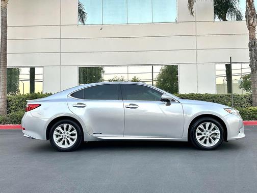 2013 Lexus ES 300h Base