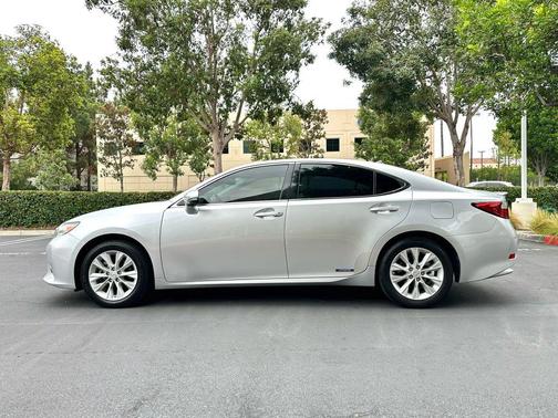 2013 Lexus ES 300h Base