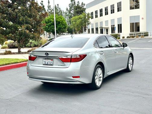 2013 Lexus ES 300h Base