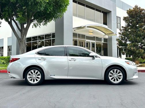 2013 Lexus ES 300h Base