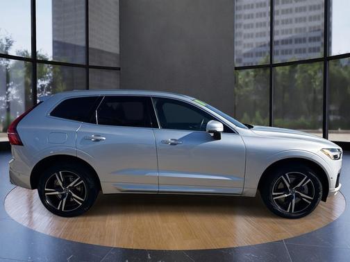 2018 Volvo XC60 Recharge Plug-In Hybrid T8 R-Design
