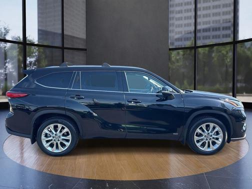 2022 Toyota Highlander Hybrid Limited