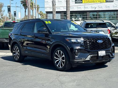 2025 Ford Explorer ST-Line