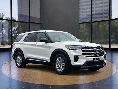 White Metallic 2025 Ford Explorer Active