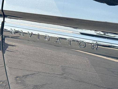 Black Metallic 2025 Lincoln Navigator Reserve