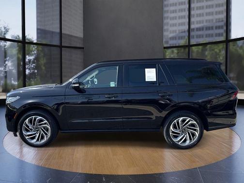 Black Metallic 2025 Lincoln Navigator Reserve