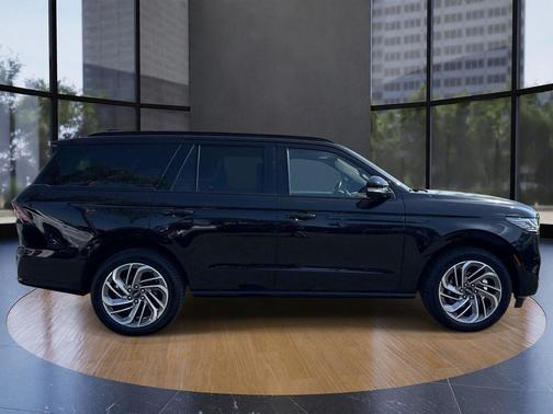 Black Metallic 2025 Lincoln Navigator Reserve