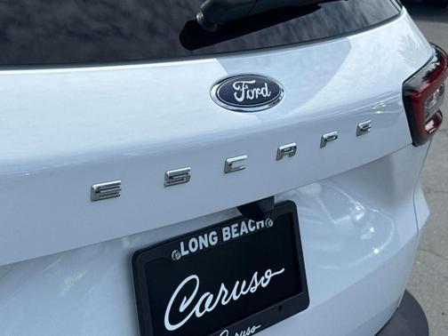 Oxford White 2025 Ford Escape Active