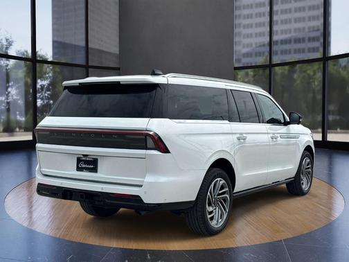 White Metallic 2025 Lincoln Navigator L Reserve
