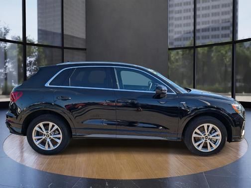 2022 Audi Q3 45 S line Premium