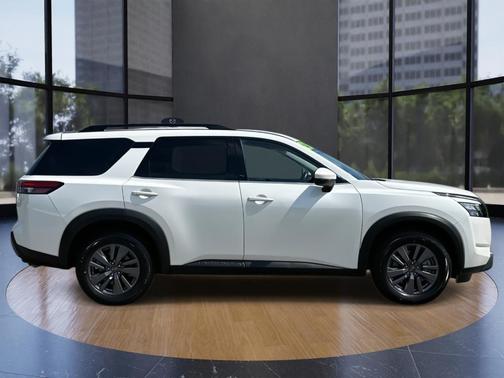 2023 Nissan Pathfinder SV