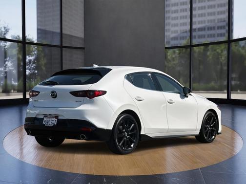 2022 Mazda Mazda3 FWD w/Premium Package