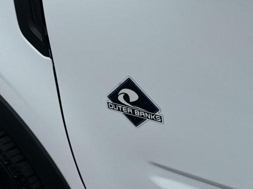 Oxford White 2025 Ford Bronco Sport Outer Banks