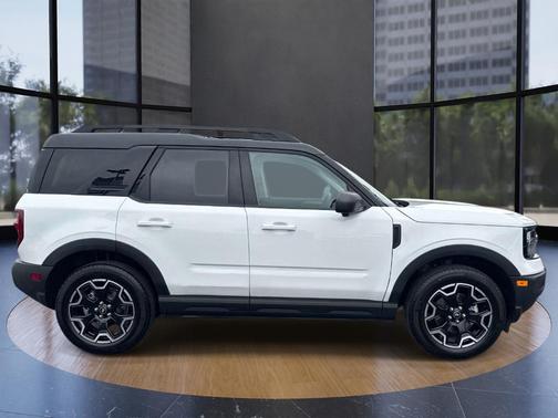 Oxford White 2025 Ford Bronco Sport Outer Banks
