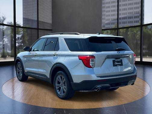 Iconic Silver Metallic 2023 Ford Explorer XLT
