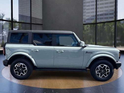 Cactus 2022 Ford Bronco Outer Banks