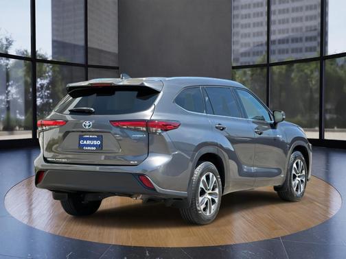 2021 Toyota Highlander Hybrid XLE