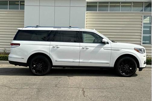 2023 Lincoln Navigator L RESERVE