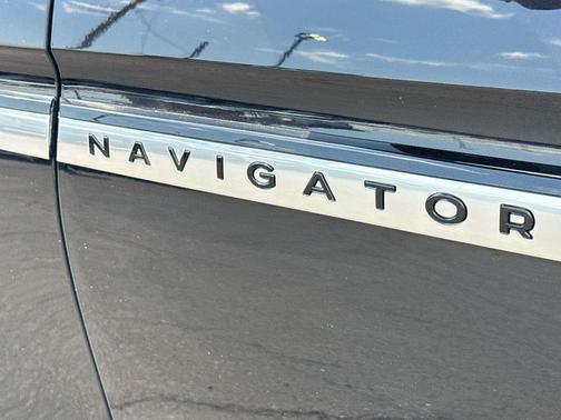 Black Metallic 2025 Lincoln Navigator Reserve
