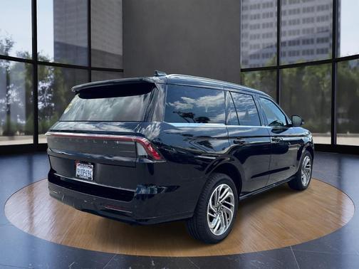 Black Metallic 2025 Lincoln Navigator Reserve