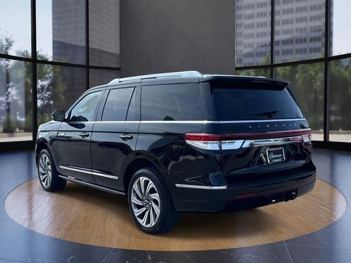 Black Metallic 2023 Lincoln Navigator Reserve