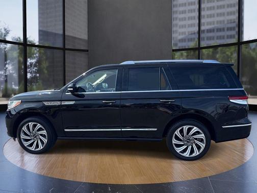 Black Metallic 2023 Lincoln Navigator Reserve