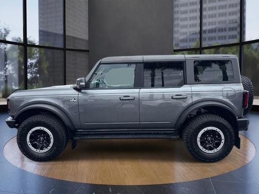 Carbonized Gray Metallic 2023 Ford Bronco Outer Banks