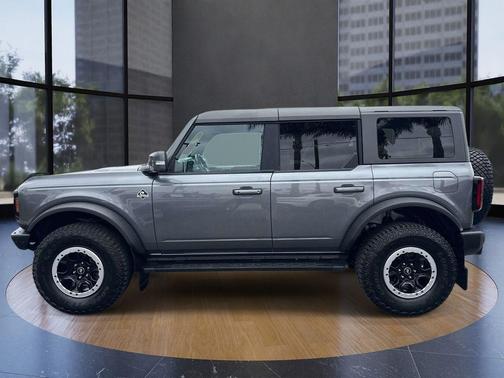 Carbonized Gray Metallic 2023 Ford Bronco Outer Banks