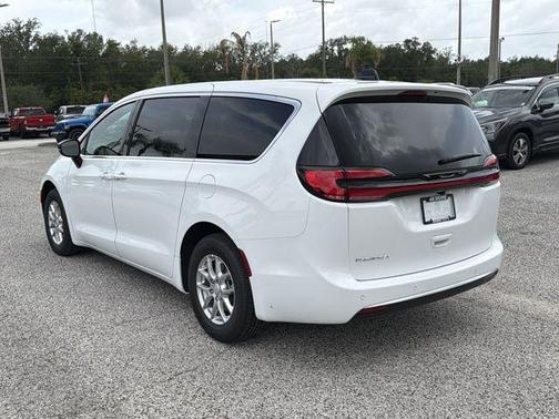 PW7 2027 Chrysler Pacifica SELECT