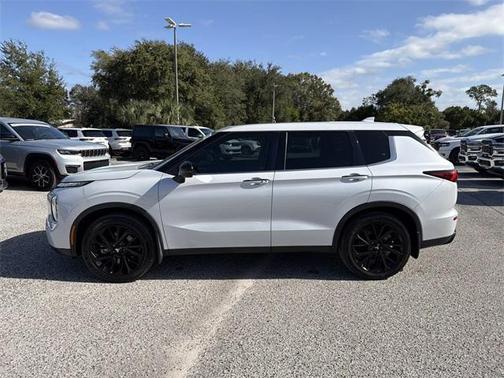 2022 Mitsubishi Outlander SE