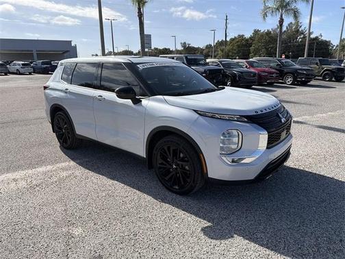 2022 Mitsubishi Outlander SE