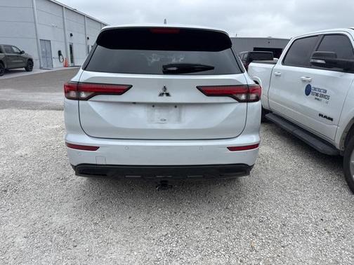 2022 Mitsubishi Outlander SE