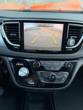 2023 Chrysler Pacifica Touring-L