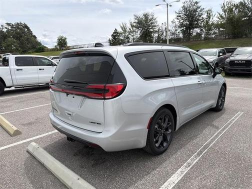 2026 Chrysler Pacifica Limited