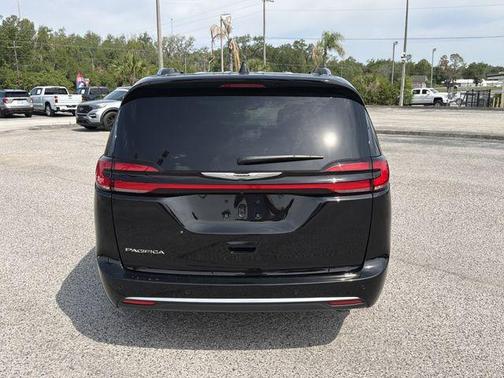 Diamond Black 2024 Chrysler Pacifica Pinnacle