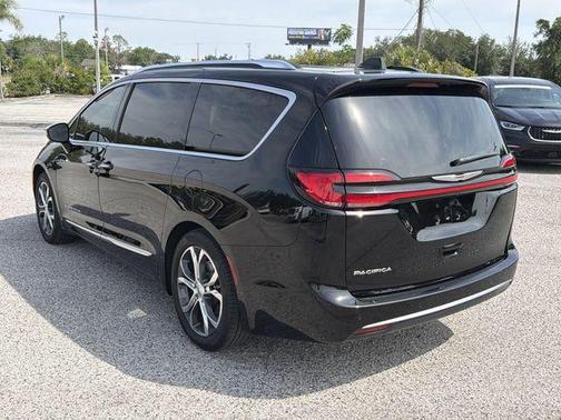 Diamond Black 2024 Chrysler Pacifica Pinnacle